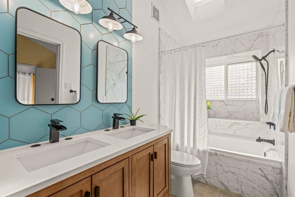 2054 Wanderlust Drive, Lewisville, TX 75067 Primary Bathroom