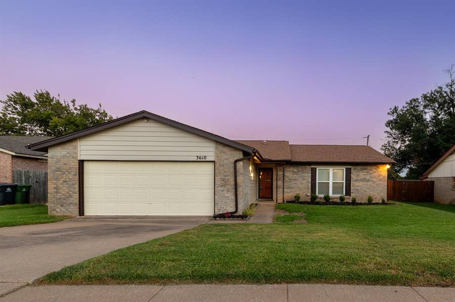 Property photo for 3610 Palomino Drive, Arlington, TX