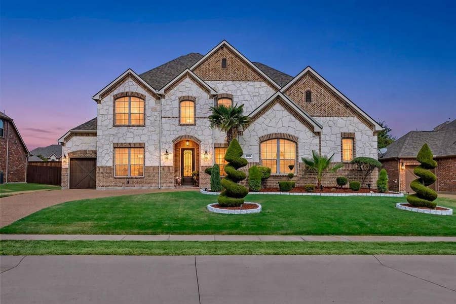 Property photo for 9810 Clubhouse Circle, Rowlett, TX