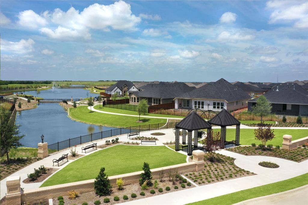 2821 Paddington Court, Celina, TX 75009 Community Pond