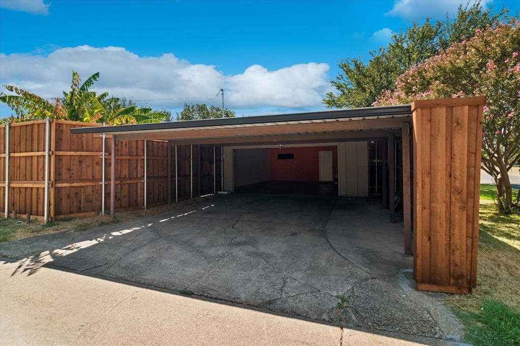 3207 Grantwood Drive, Dallas, TX 75229 Carport And Garage