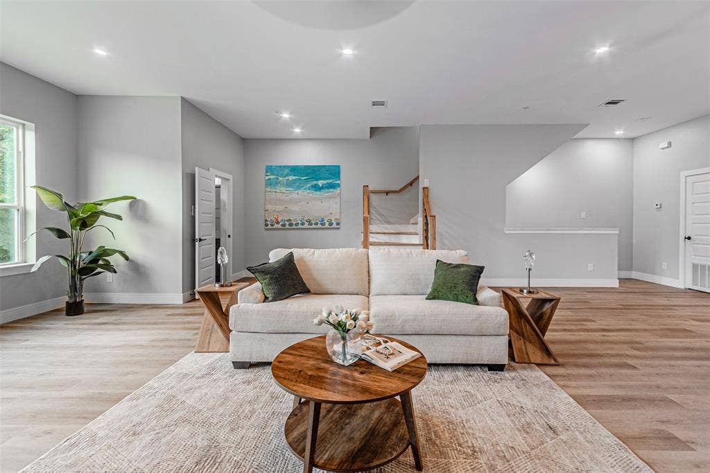 2376 Longhorn Street, #A,B,C,D, Dallas, TX 75228 Big living space.