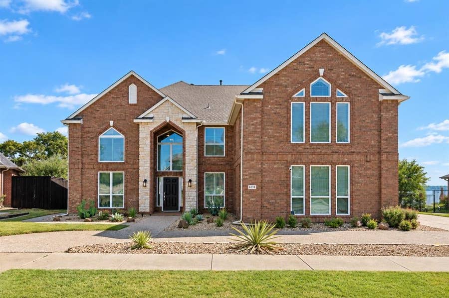 Property photo for 6218 Lincolnshire Lane, Rowlett, TX