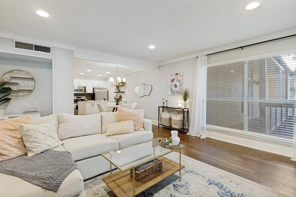 5934 Sandhurst Lane, #208, Dallas, TX 75206 Recessed lighting, wood-finish flooring, large window with blinds, open-concept living area, and white shaker-style cabinetry