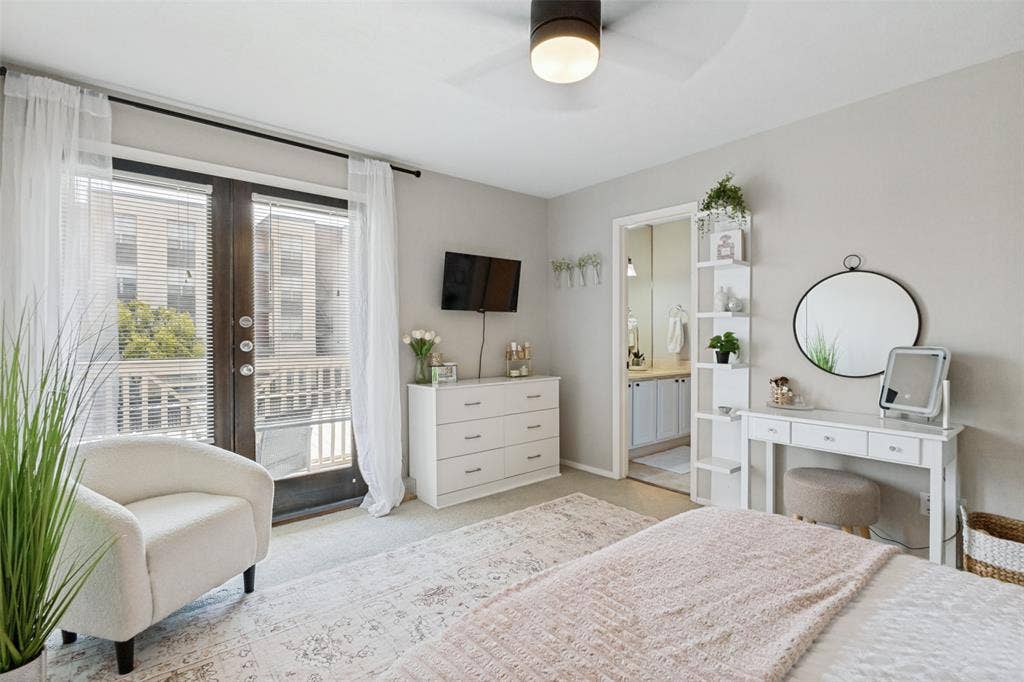 5934 Sandhurst Lane, #208, Dallas, TX 75206 Hardwood-finish flooring, ceiling fan with integrated lighting, and a glass-paneled exterior door