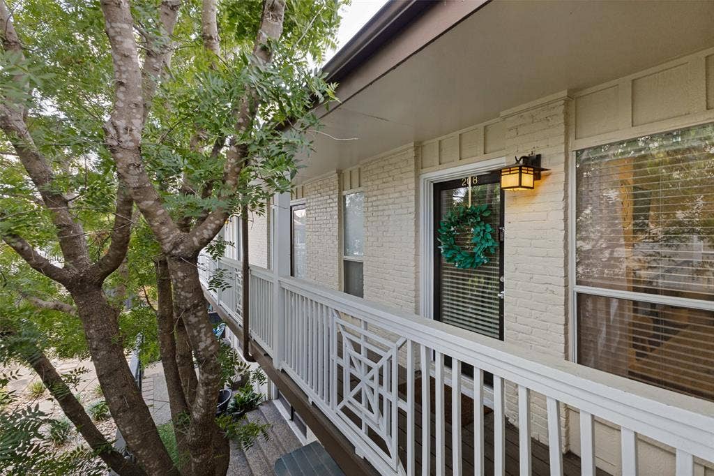 5934 Sandhurst Lane, #208, Dallas, TX 75206 Painted brick exterior with a balcony featuring white railing