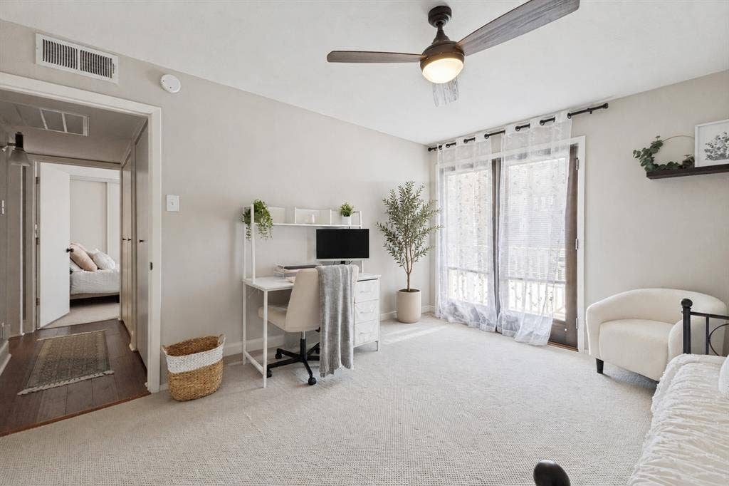 5934 Sandhurst Lane, #208, Dallas, TX 75206 Community front entrance
