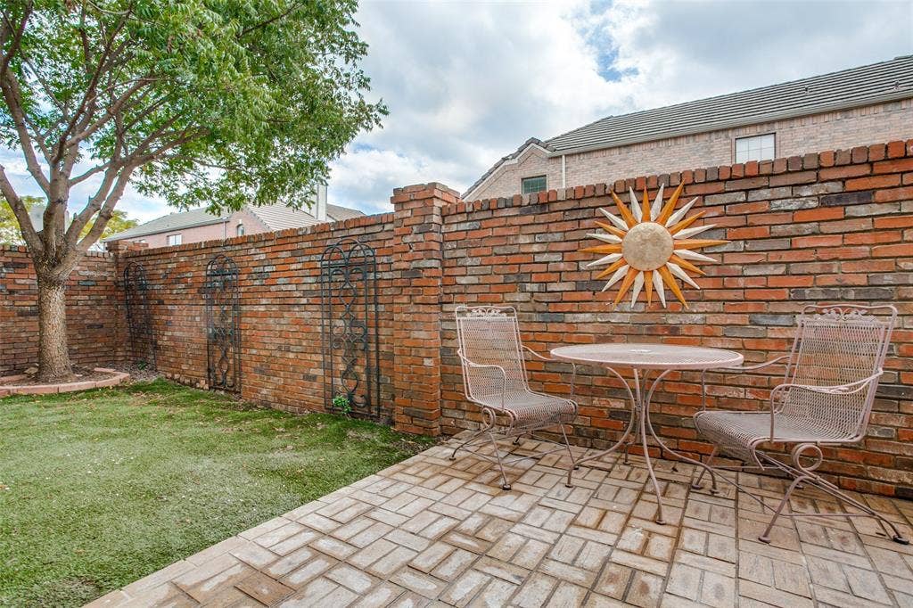 17072 Vinland Drive, Addison, TX 75001 17072 Vinland Drive, Addison, TX 75001