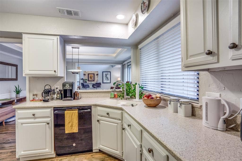 17072 Vinland Drive, Addison, TX 75001 17072 Vinland Drive, Addison, TX 75001