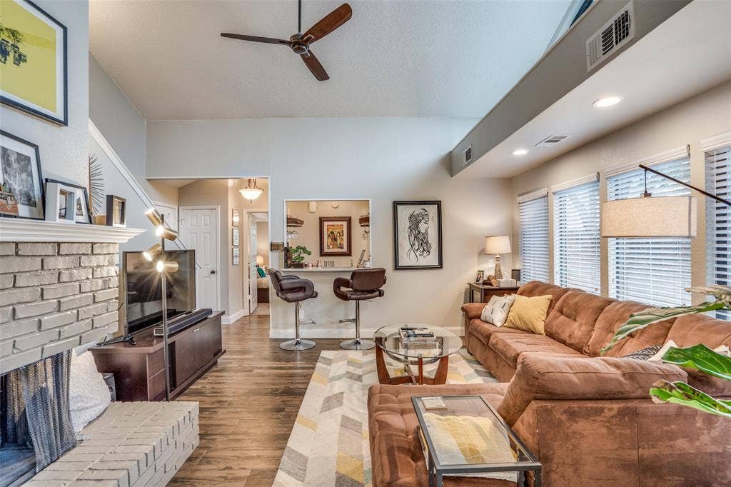 17072 Vinland Drive, Addison, TX 75001 17072 Vinland Drive, Addison, TX 75001