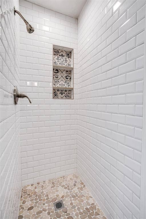 17072 Vinland Drive, Addison, TX 75001 17072 Vinland Drive, Addison, TX 75001
