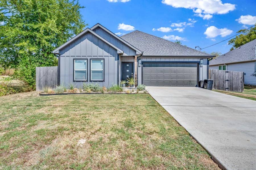 Property photo for 1024 Jackson Street N, Sulphur Springs, TX