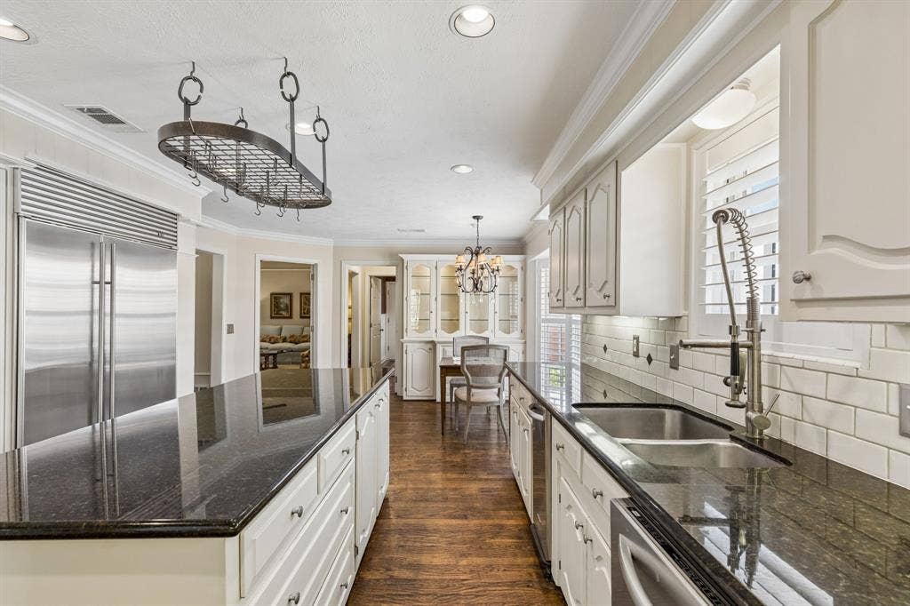 9639 Vista Oaks Drive, Dallas, TX 75243 9639 Vista Oaks Drive, Dallas, TX 75243