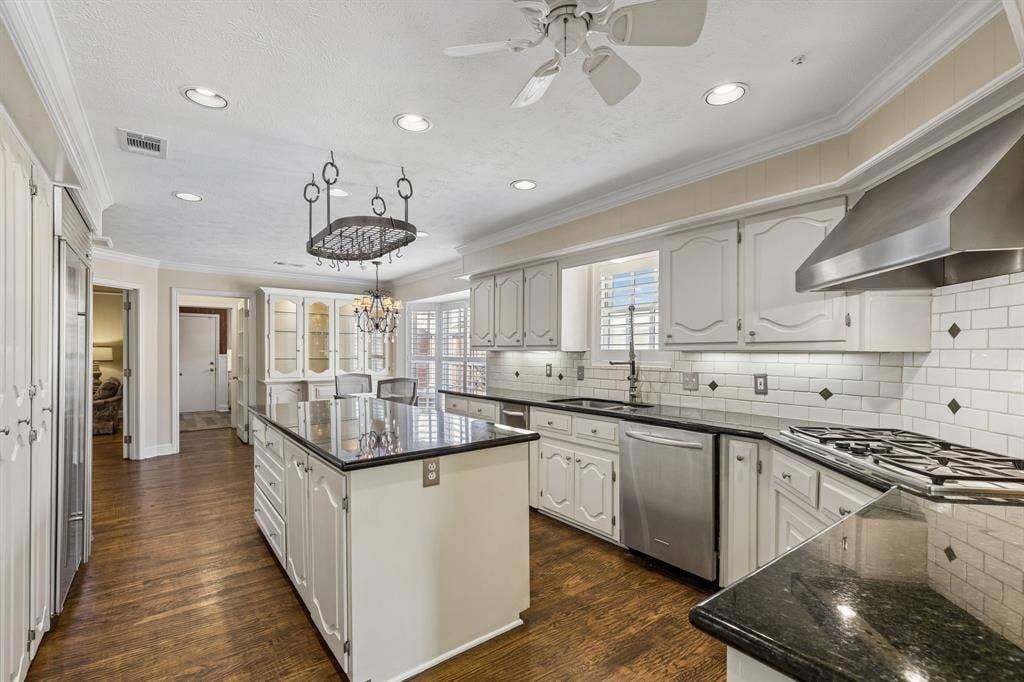 9639 Vista Oaks Drive, Dallas, TX 75243 9639 Vista Oaks Drive, Dallas, TX 75243