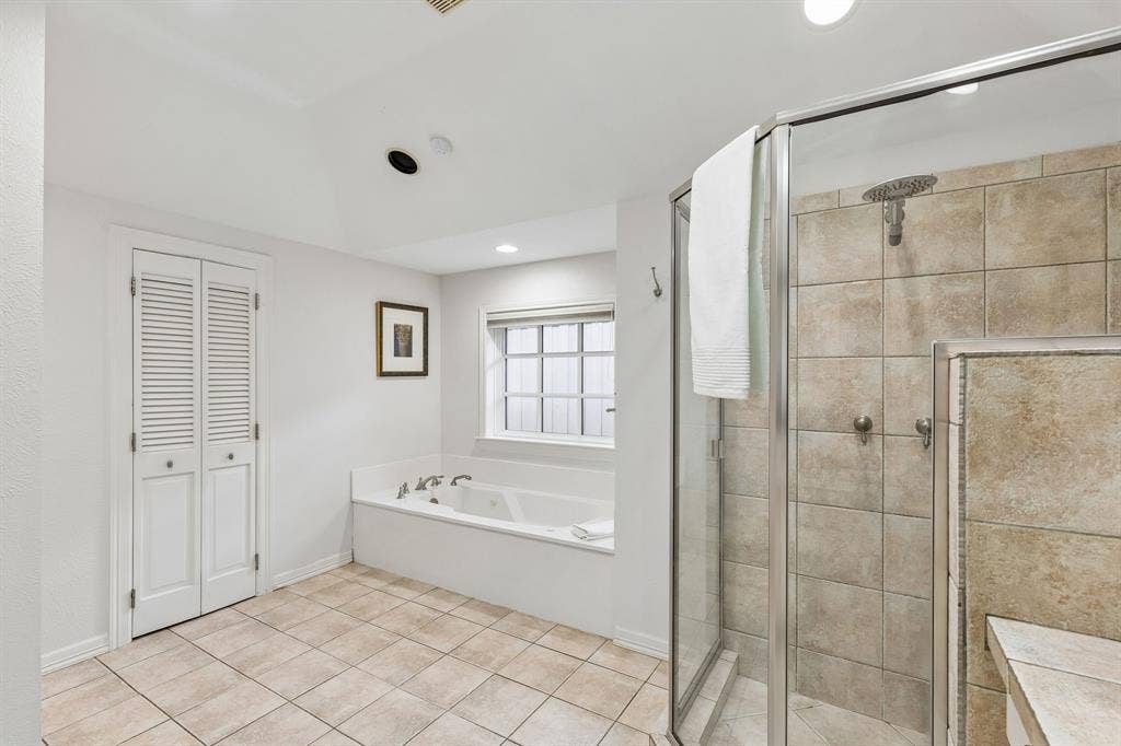 9639 Vista Oaks Drive, Dallas, TX 75243 9639 Vista Oaks Drive, Dallas, TX 75243
