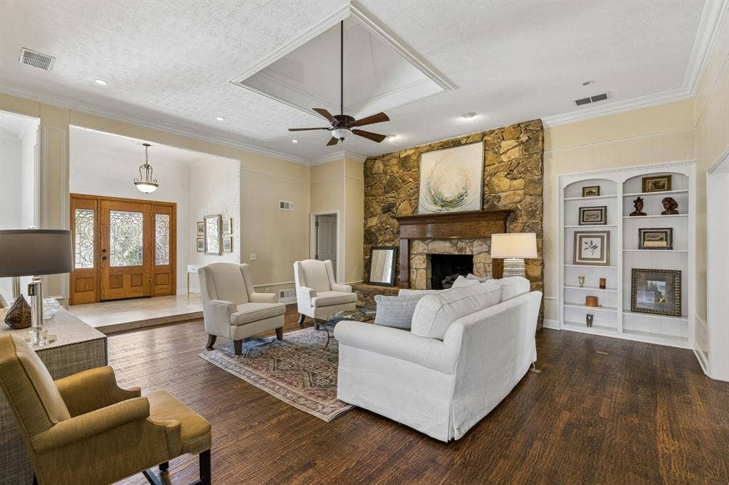 9639 Vista Oaks Drive, Dallas, TX 75243 9639 Vista Oaks Drive, Dallas, TX 75243