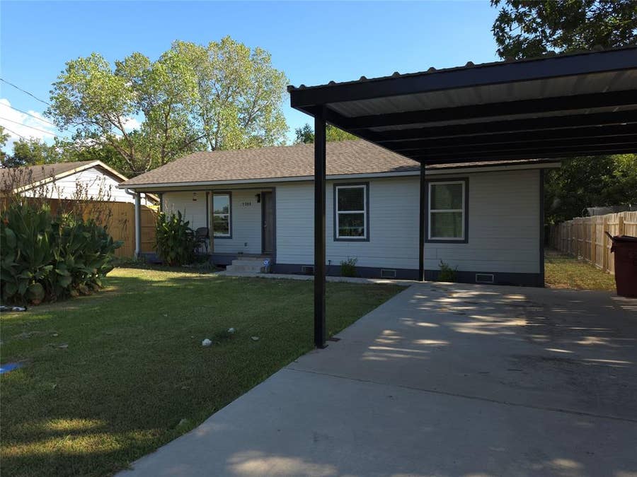Property photo for 1309 S 6th Street, Bonham, TX