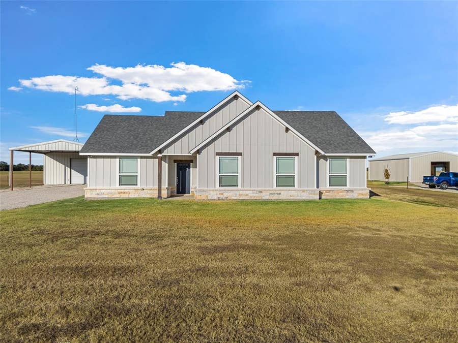 Property photo for 326 Lone Creek Drive, West, TX