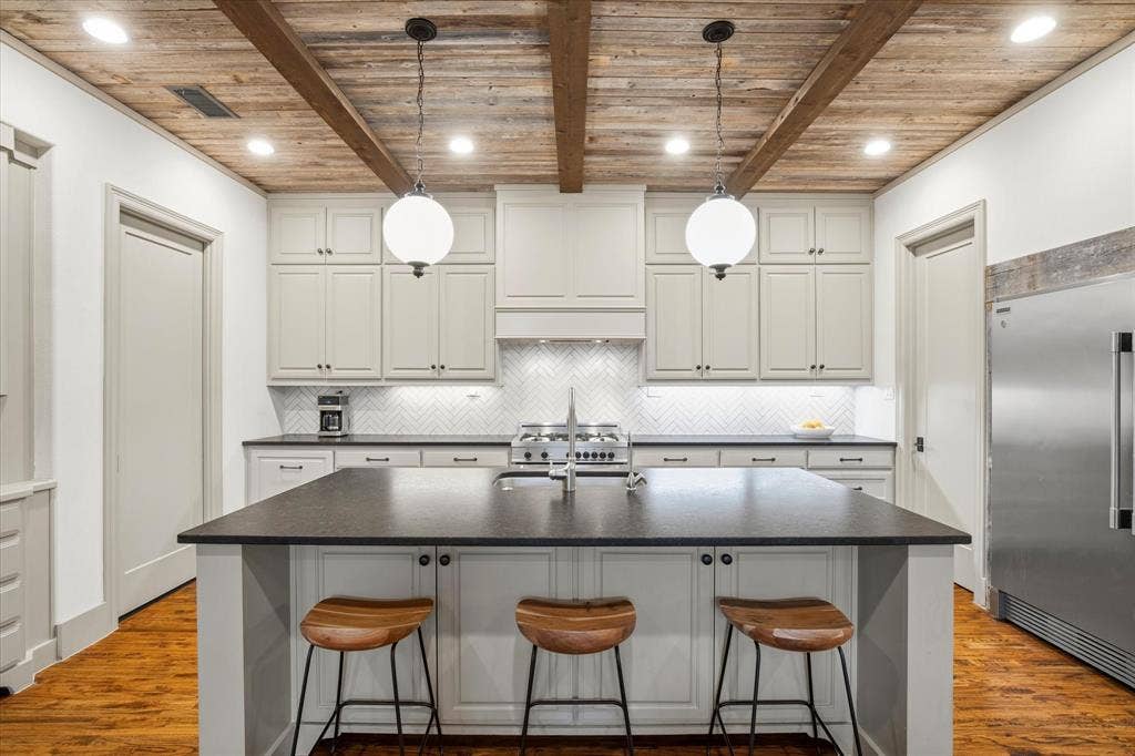 2627 Mount View Drive, Farmers Branch, TX 75234 2627 Mount View Drive, Farmers Branch, TX 75234