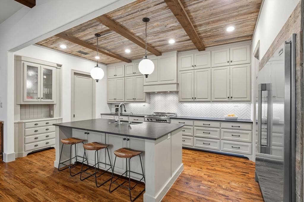2627 Mount View Drive, Farmers Branch, TX 75234 2627 Mount View Drive, Farmers Branch, TX 75234
