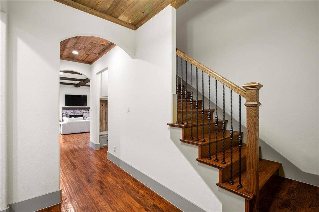 2627 Mount View Drive, Farmers Branch, TX 75234 2627 Mount View Drive, Farmers Branch, TX 75234