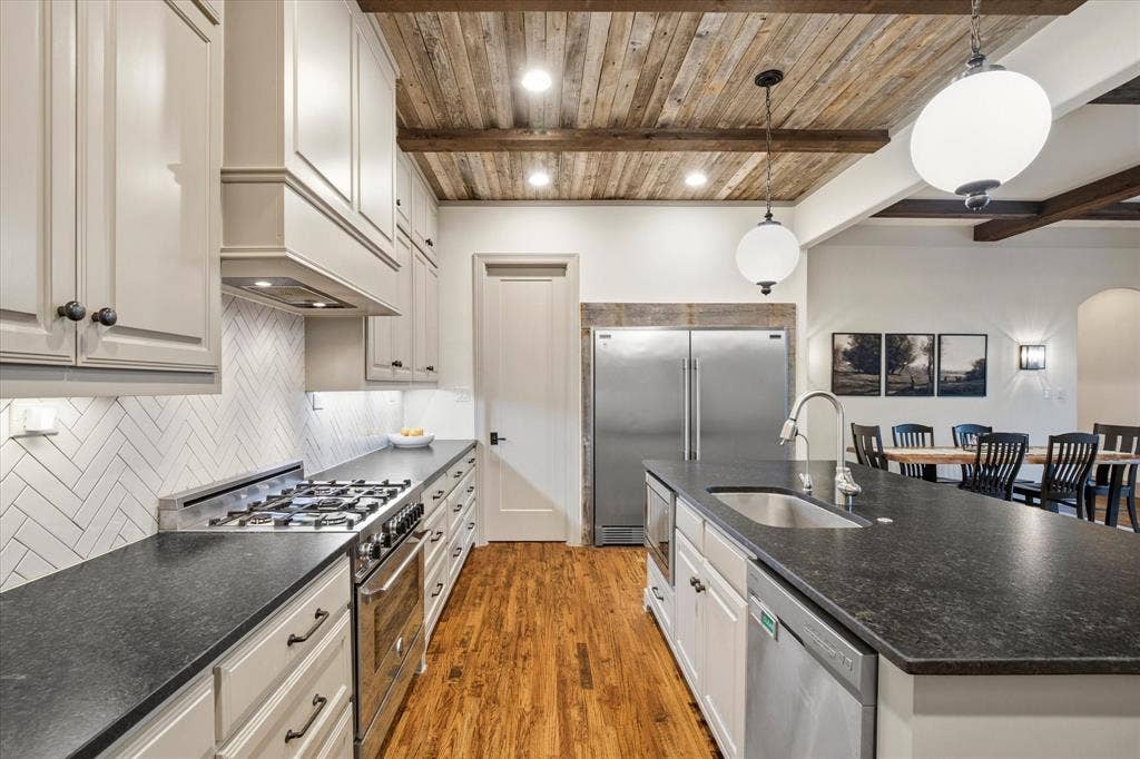 2627 Mount View Drive, Farmers Branch, TX 75234 2627 Mount View Drive, Farmers Branch, TX 75234