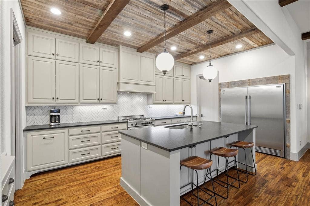 2627 Mount View Drive, Farmers Branch, TX 75234 2627 Mount View Drive, Farmers Branch, TX 75234