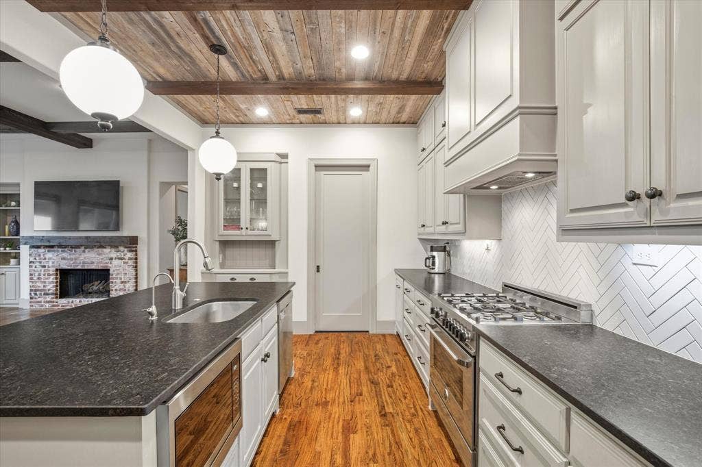 2627 Mount View Drive, Farmers Branch, TX 75234 2627 Mount View Drive, Farmers Branch, TX 75234