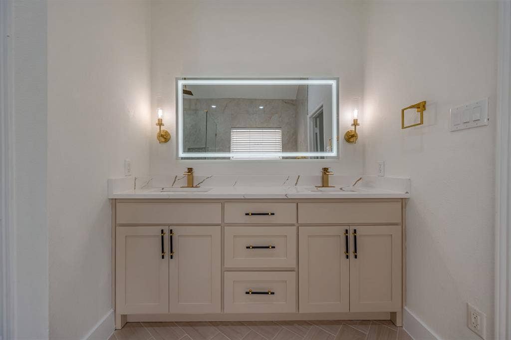 7904 Blacktail Trail, McKinney, TX 75070 Dual vanity with integrated sinks, quartz countertops, and gold-finish fixtures