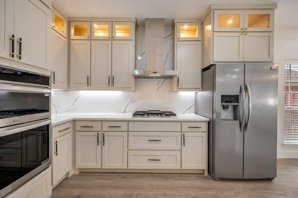 7904 Blacktail Trail, McKinney, TX 75070 Kitchen featuring brand new shaker cabinetry, stainless steel appliances, white countertops, and a full-height quartz backsplash