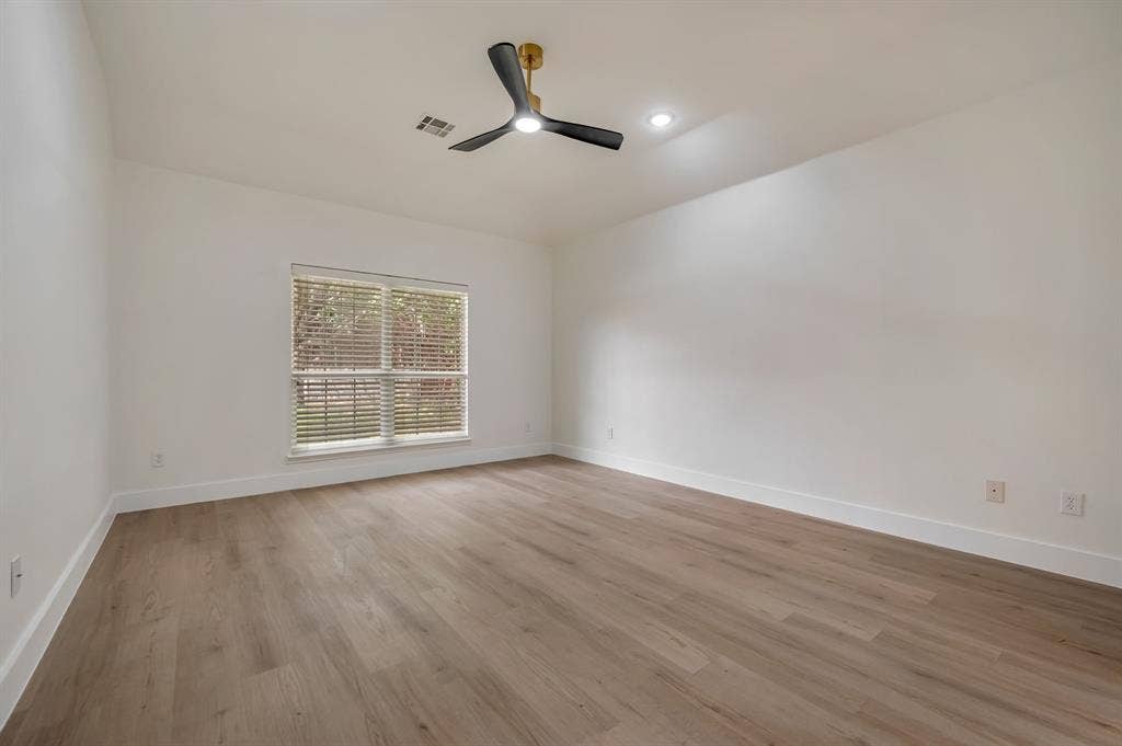 7904 Blacktail Trail, McKinney, TX 75070 Vaulted ceiling featuring a contemporary ceiling fan and recessed lighting
