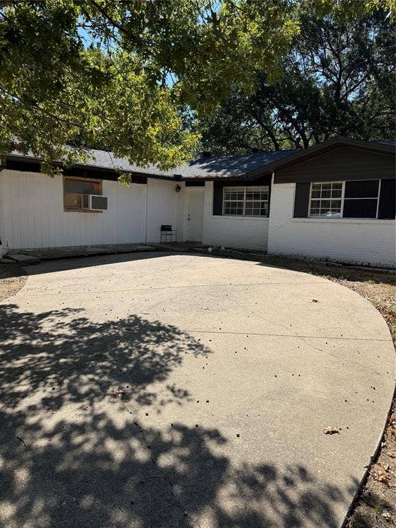 Property photo for 2718 Cartwright Street, Irving, TX
