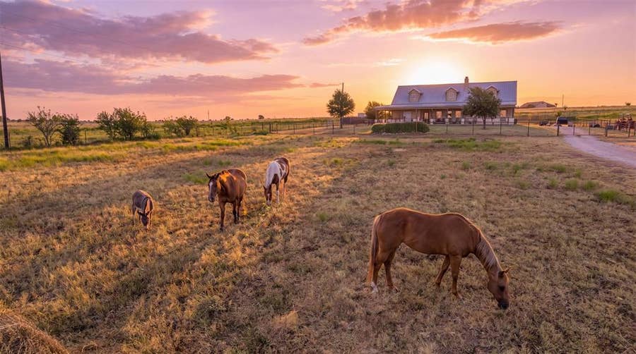 Property photo for 8928 County Road 1232, Godley, TX