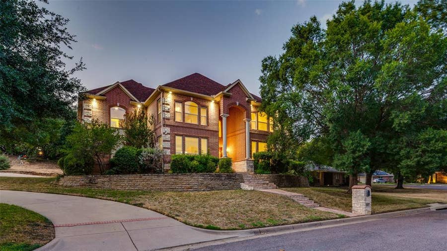 Property photo for 8925 Hunters Glen Trail, Fort Worth, TX