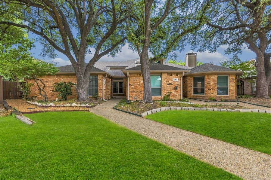 Property photo for 14826 Sopras Circle, Addison, TX