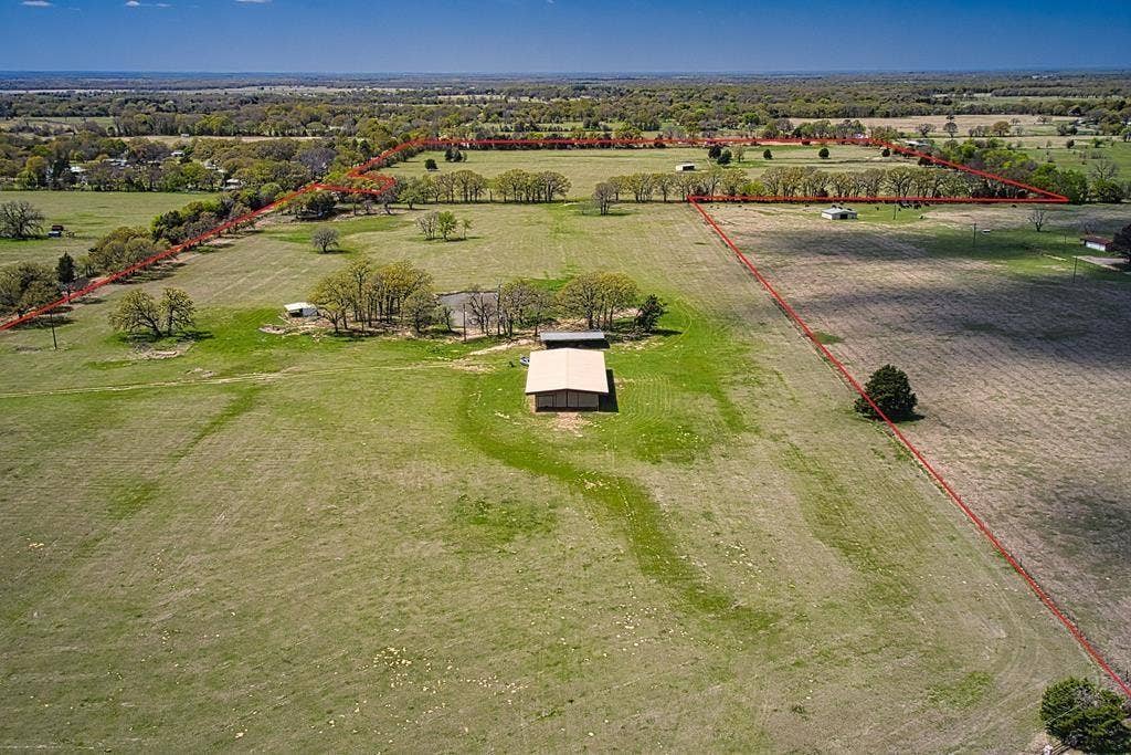 00 Tx-274 Highway, Kemp, TX 75143 Expansive land parcel featuring open fields, mature trees, and a barn structure
