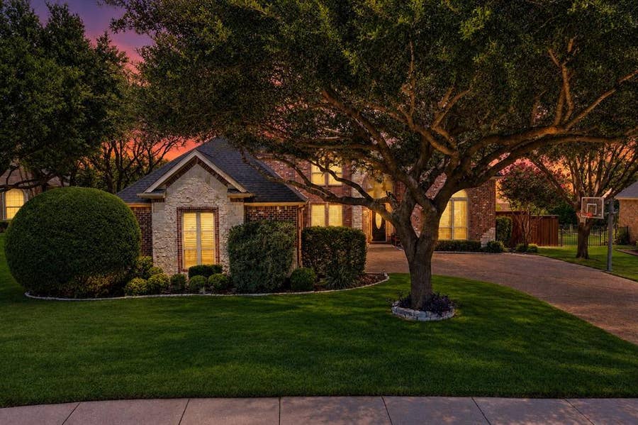 Property photo for 812 White Buffalo Lane, Heath, TX