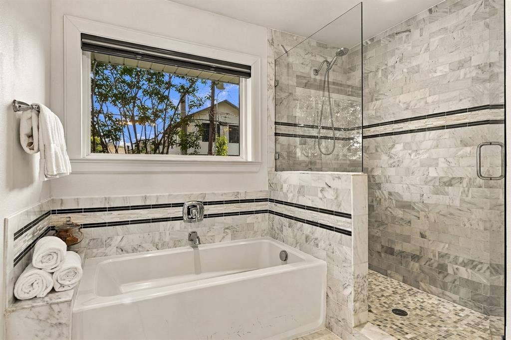 6828 Santa Maria Lane, Dallas, TX 75214 6828 Santa Maria Lane, Dallas, TX 75214