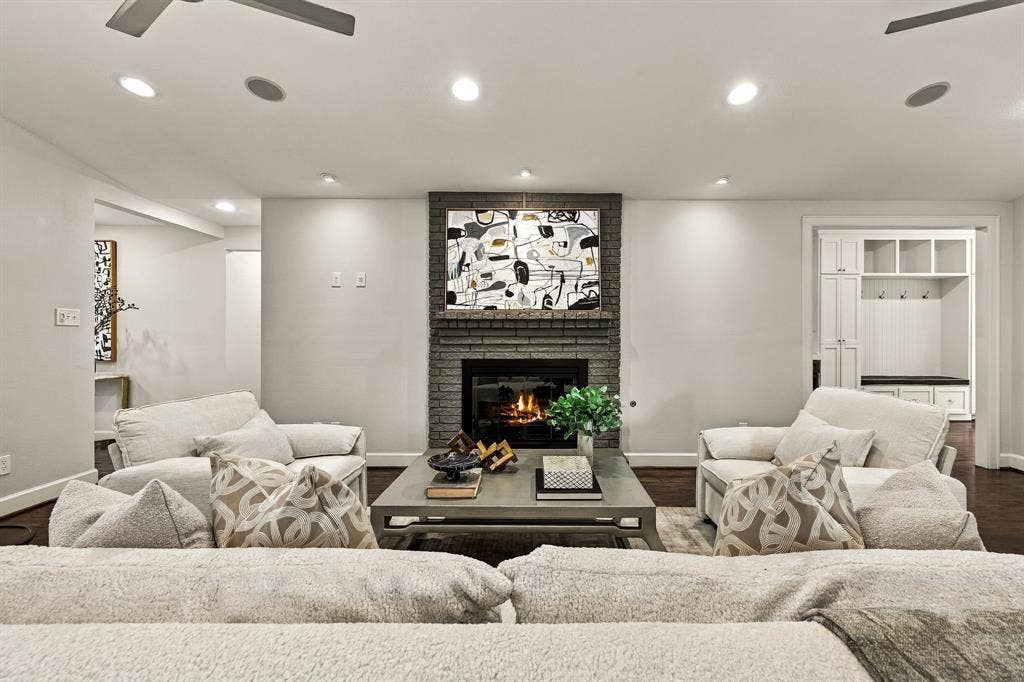 6828 Santa Maria Lane, Dallas, TX 75214 6828 Santa Maria Lane, Dallas, TX 75214