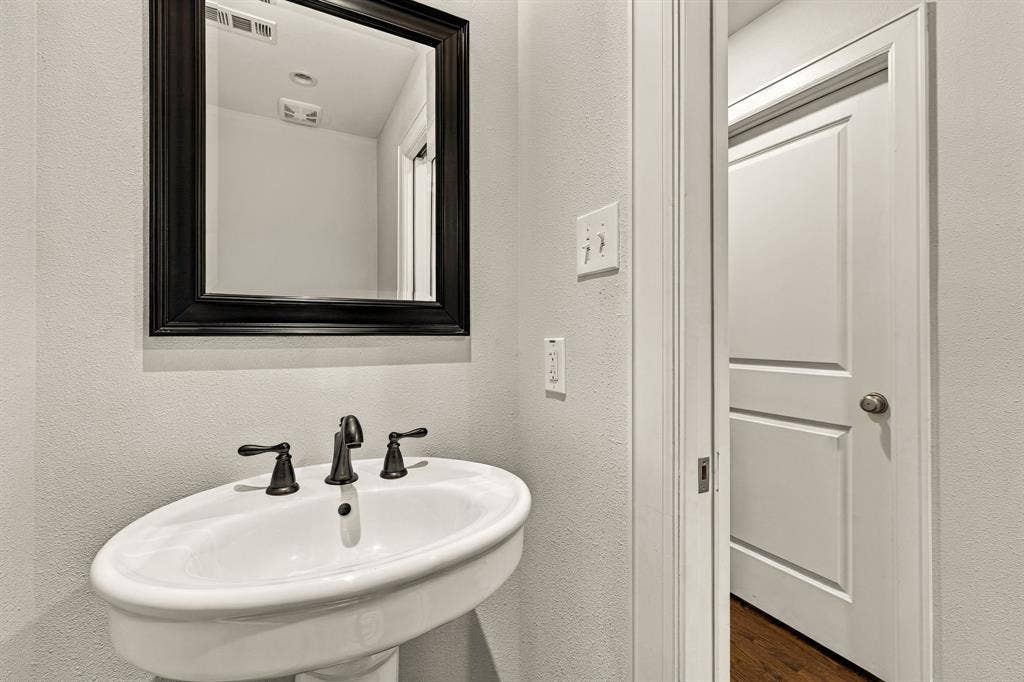 6828 Santa Maria Lane, Dallas, TX 75214 6828 Santa Maria Lane, Dallas, TX 75214