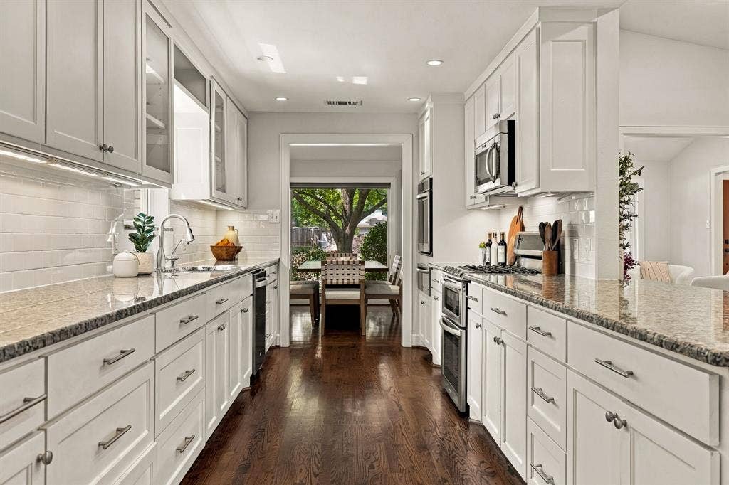 6828 Santa Maria Lane, Dallas, TX 75214 6828 Santa Maria Lane, Dallas, TX 75214