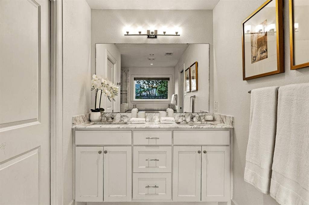 6828 Santa Maria Lane, Dallas, TX 75214 6828 Santa Maria Lane, Dallas, TX 75214