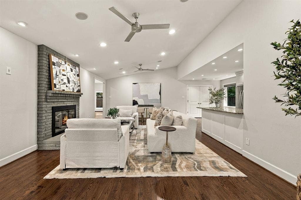 6828 Santa Maria Lane, Dallas, TX 75214 6828 Santa Maria Lane, Dallas, TX 75214