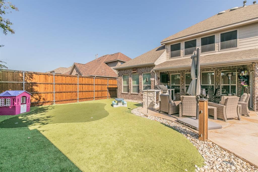 9939 Amberwoods Lane, Frisco, TX 75035 Putting green.