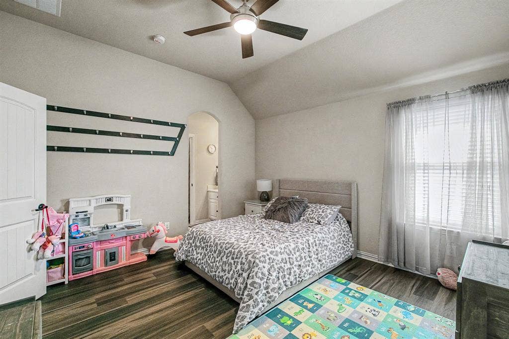9939 Amberwoods Lane, Frisco, TX 75035 Upstairs bedroom 1