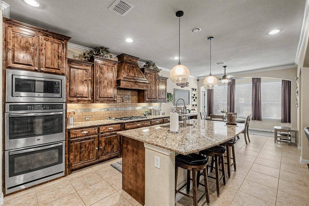 9939 Amberwoods Lane, Frisco, TX 75035 Eat-in Kitchen with Island, double ovens, gas cooktop and lots of storage!