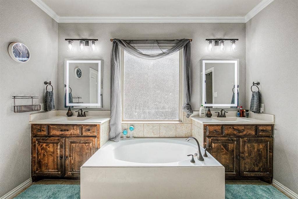 9939 Amberwoods Lane, Frisco, TX 75035 Master suite Downstairs (one of two!)