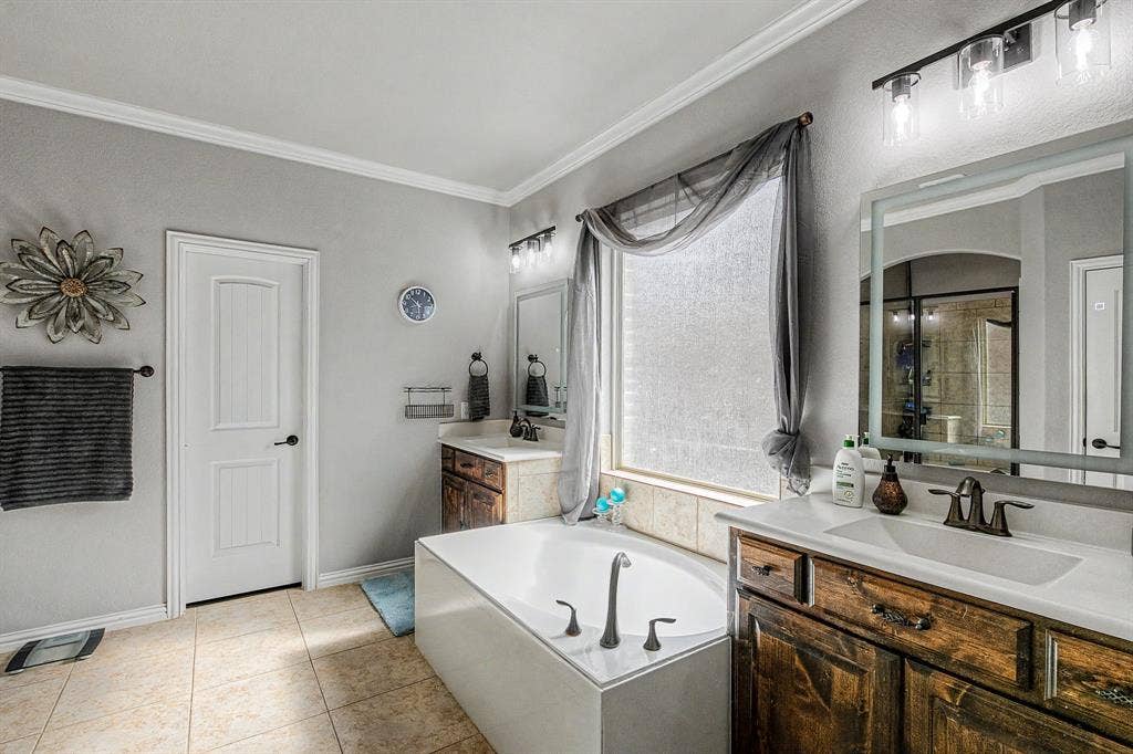 9939 Amberwoods Lane, Frisco, TX 75035 Master suite Downstairs (one of two!)