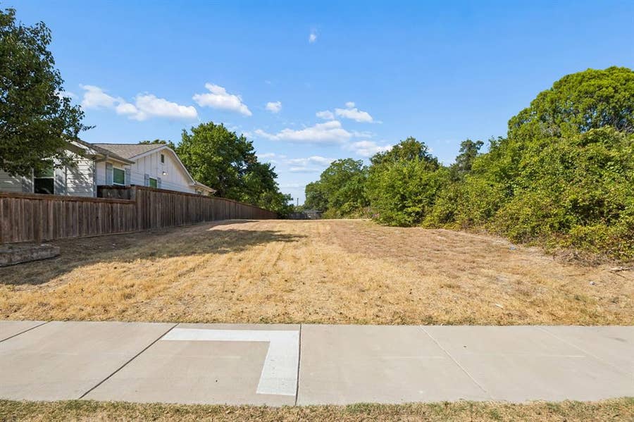 Property photo for 1221 Lebanon Avenue, Dallas, TX