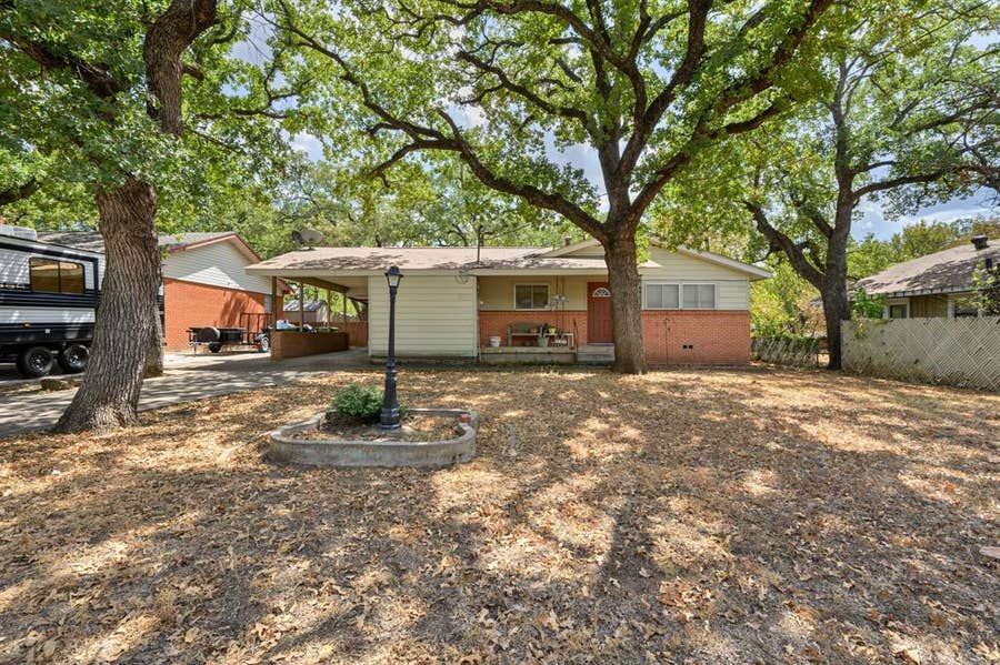 Property photo for 402 SE 20th Street, Mineral Wells, TX